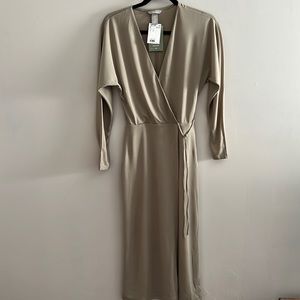 Casual women’s midi dress with long sleeves